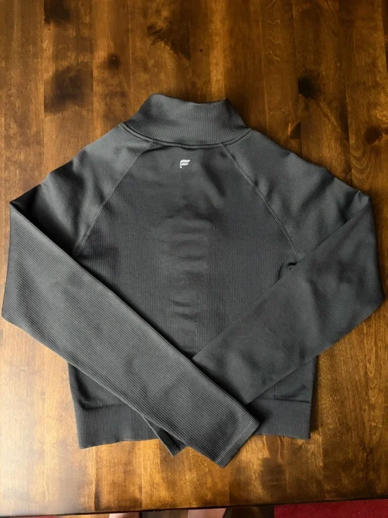 Fabletics Gray Onyx Cropped Seamless Rib Full Zip Jacket NWT Medium - Picture 4 of 4